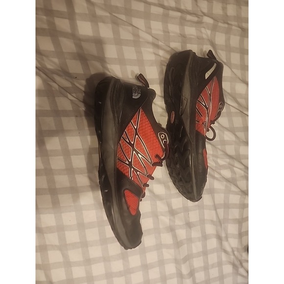 The North Face Red/Black Sneakers Size 11 Running Shoes Men's - Picture 6 of 14